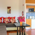 Üdülőközpont Pedras Da Rainha 3*