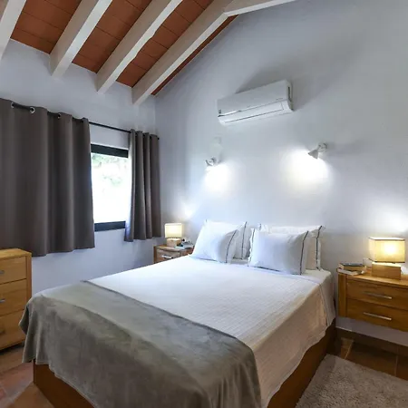 Resort Pedras Da Rainha