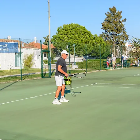 Resort Pedras Da Rainha