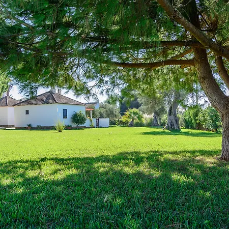 Pedras Da Rainha Semesteranläggning (resort) 3*