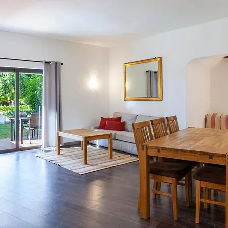 Resort Pedras Da Rainha