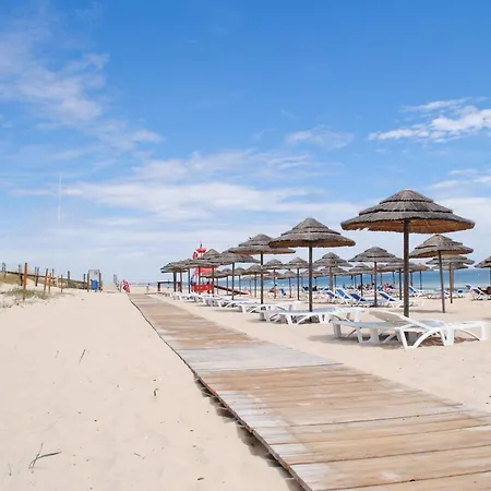 Resort Pedras Da Rainha